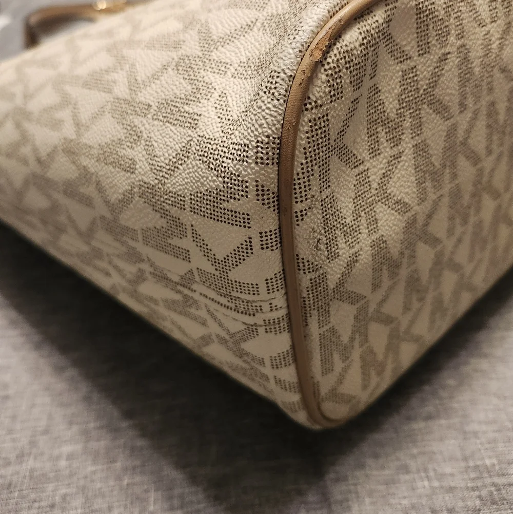 Michael Kors Large Jet Set Camel Multicolor Zip Top Tote